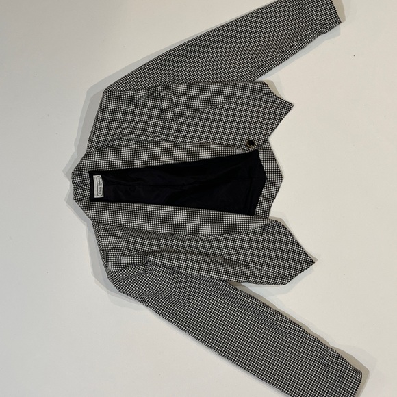 Vintage Cropped A Symmetrical Blazer! - Picture 5 of 7